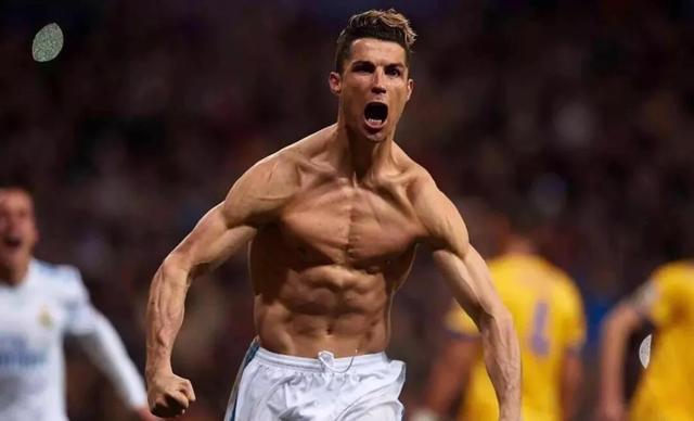 足球比赛中 足球比赛中