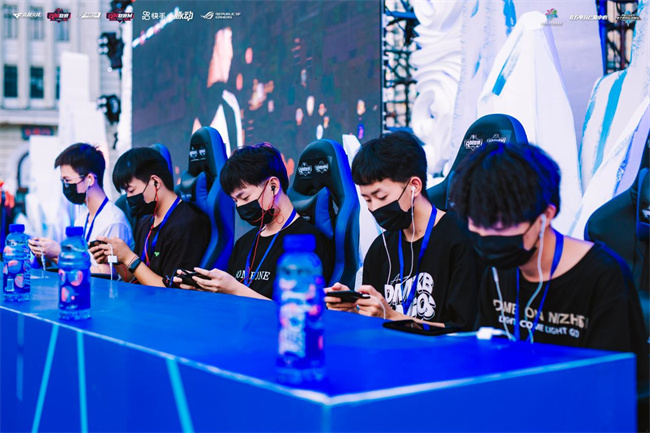 经迫不及待 经迫不及待