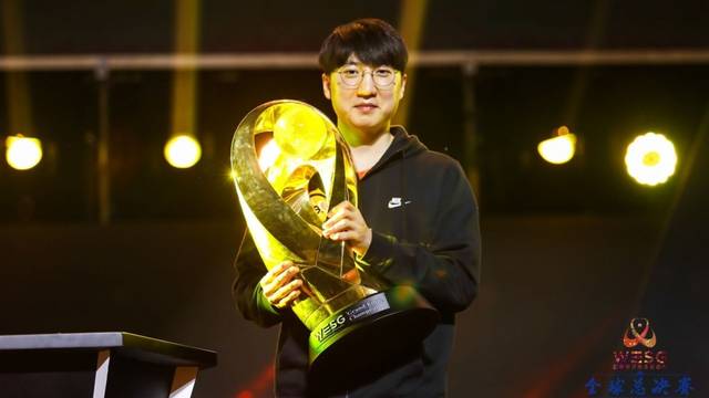 同样折射出 同样折射出